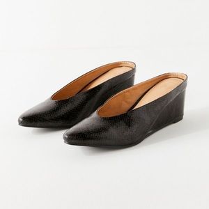 Jade urban outfitters black mule wedges